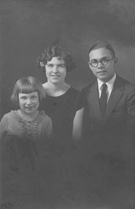 Helen, Lois, and Kenneth Zetterberg, circa 1925